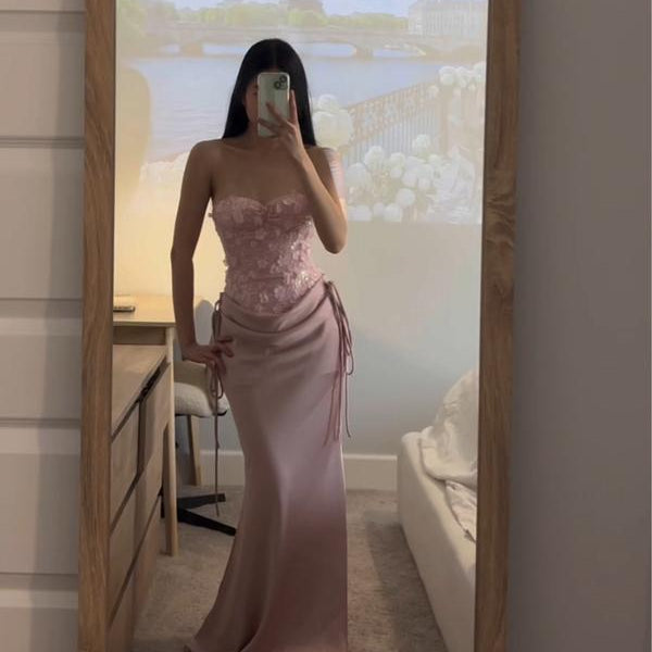 Get 70% Off On The Rosé Swan Dress Only Today 💕